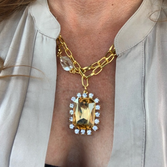 Jewelry - 🌺 Swarovski Crystals Reba Statement Necklace